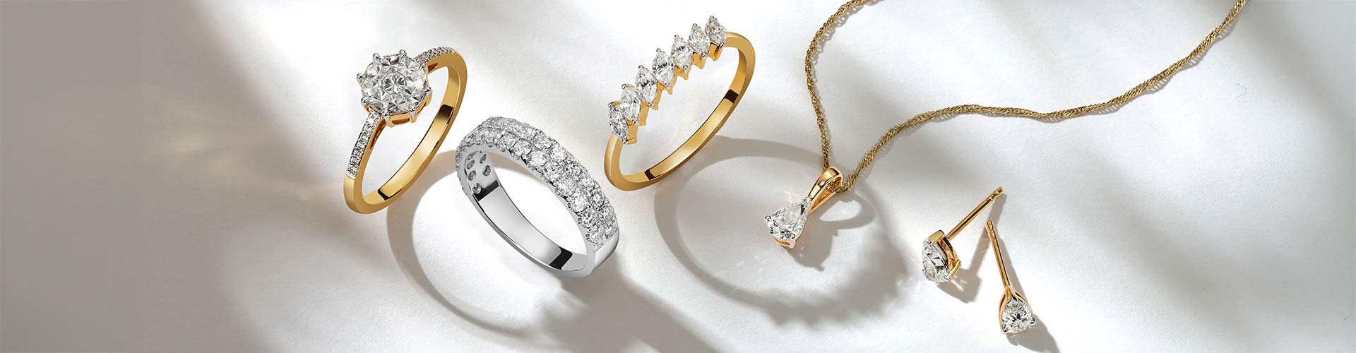 Devant -Femini Boutique TimelessJewellery Hero